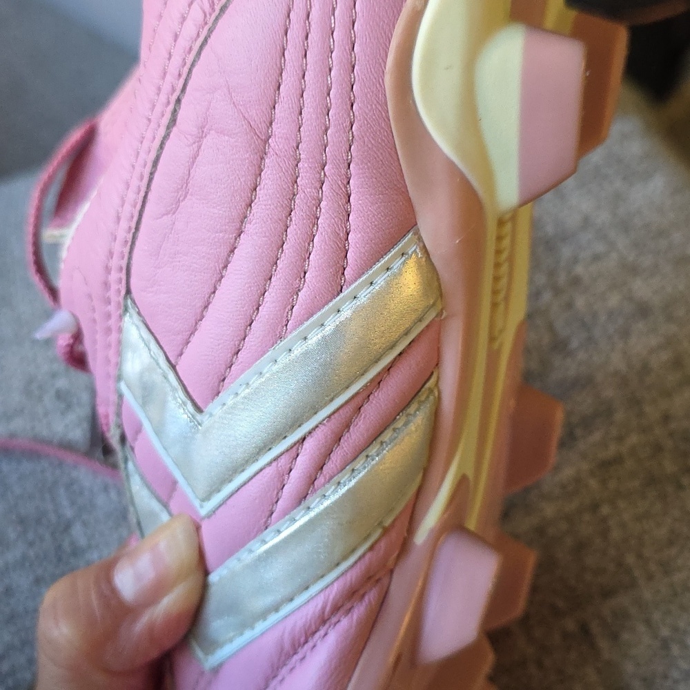 Hummel Pink Cleats with Silver Details - Picture 6 of 7